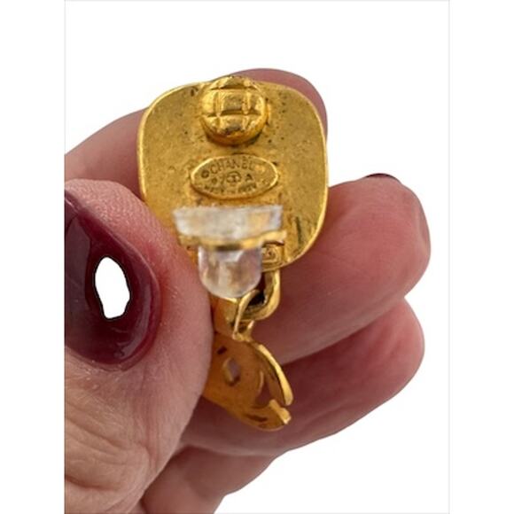 CCJ10: Vintage, gold-toned Chanel clip-on earrings, with COA - Picture 4 of 5